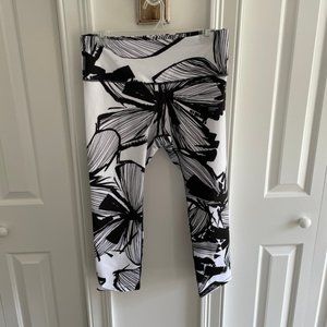 Cropped Flower Print Leggings